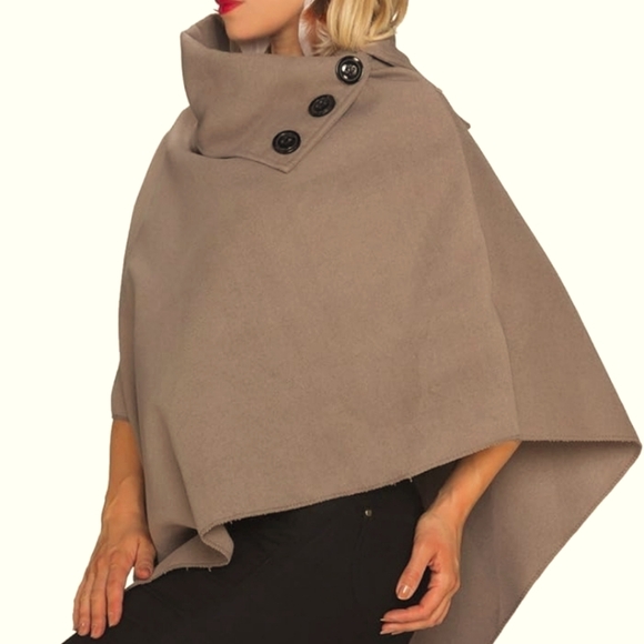 SOLD SOLDVintage Made in Italy Cape - Picture 14 of 14